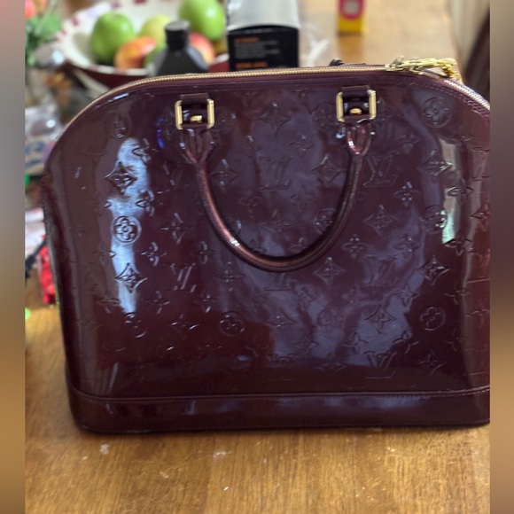Preowned…Authentic….Excellent DEAL! Louis Vuitton Vernis Alma GM bag! - Picture 3 of 17